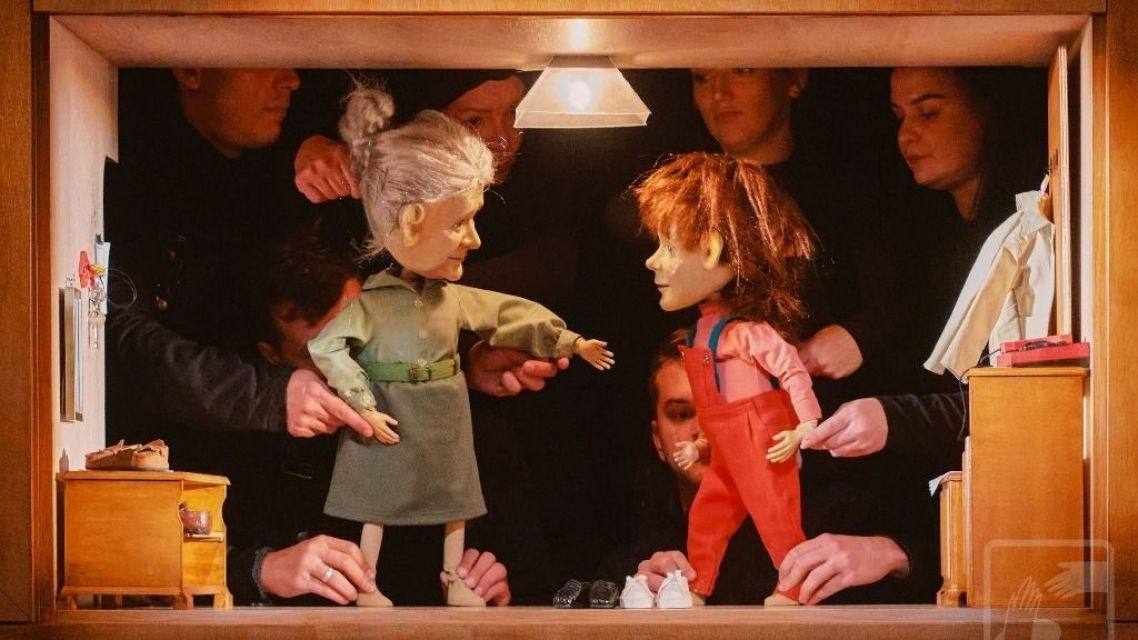 Plagát: Ruky veľkosti orecha